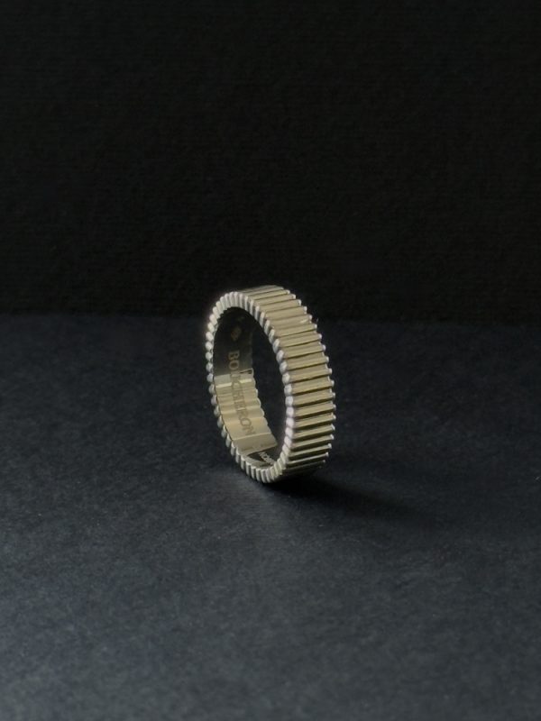 Каблучка золота BOUCHERON