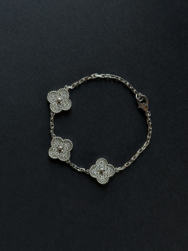 Браслет в стилі "Cartier" Конюшина з білого золота з діамантами - Зображення 7