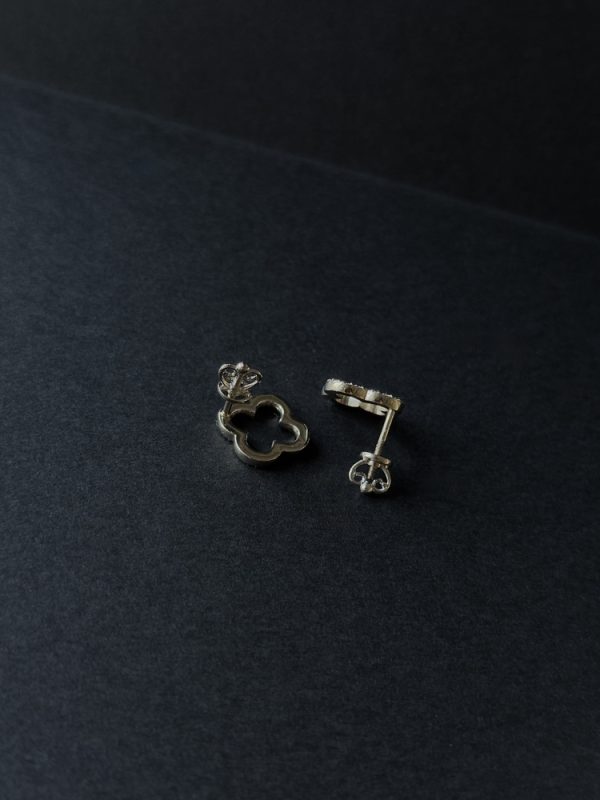 Сережки в стилі "Cartier" Конюшина з білого золота з діамантами - Зображення 5