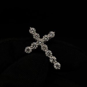 Хрестик в білому золоті з діамантами в стилі Tiffany