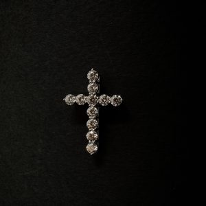 Хрестик в білому золоті з діамантами в стилі Tiffany