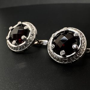 Сережки в білому золоті  з червоним і білими цирконами