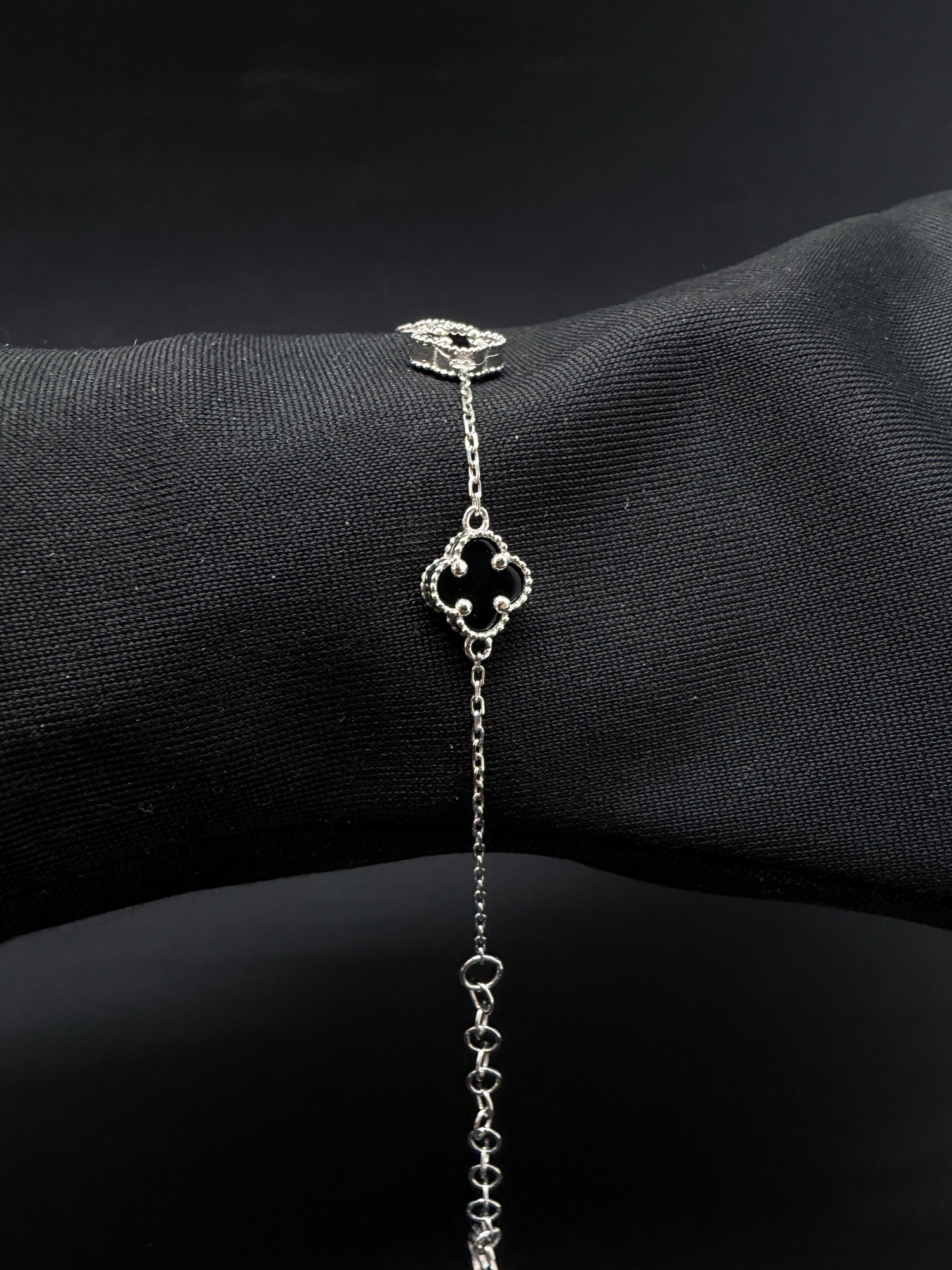Браслет в білому золоті під бренд "Van Cleef & Arpels" - Зображення 3