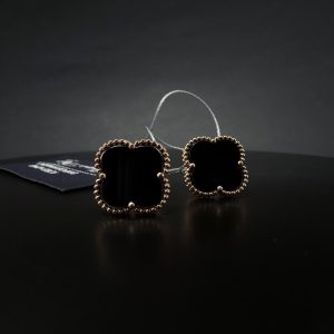 Сережки в стилі ” Van cleef & arpels” з оніксом