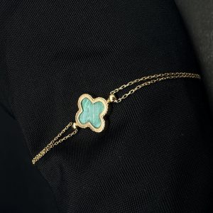 Браслет золотий в стилі “Van Cleef” з малахітом